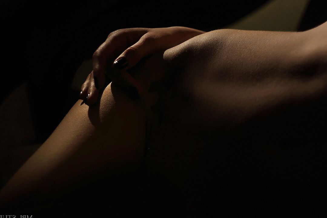 12P MPL Studios Close Up European Babe