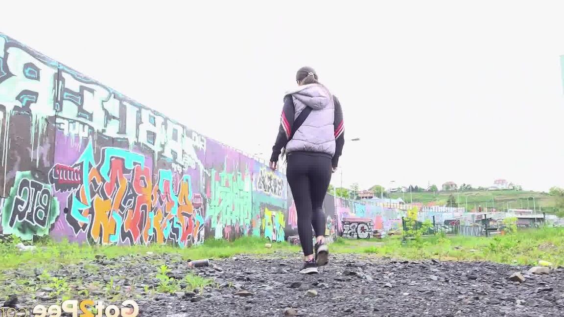 15P Lara Fox pulls down black leggings for an urgent piss while out for a walk