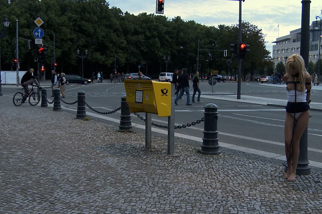 21P Desgracia pública Blanche, Zenza Raggi
