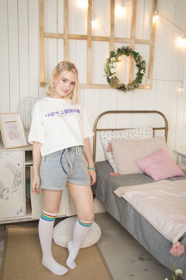 18P La linda rubia Stevie te invita a su habitación mientras la complace.