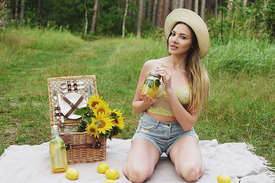 15P Kira enjoys some freshly squeezed lemonade before masturbating in the picnic