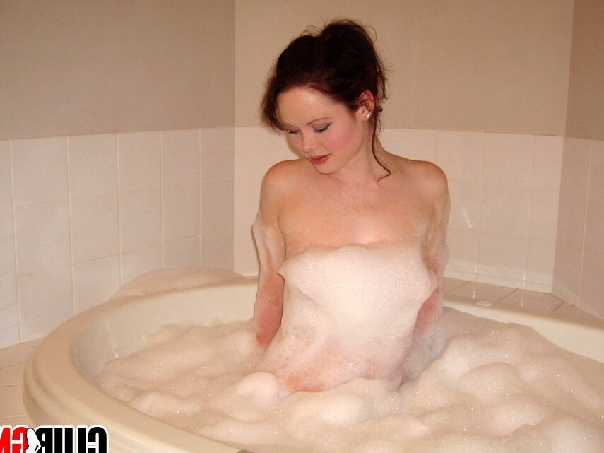 12P Club GND Cute Lana relaxes in a bubble bath