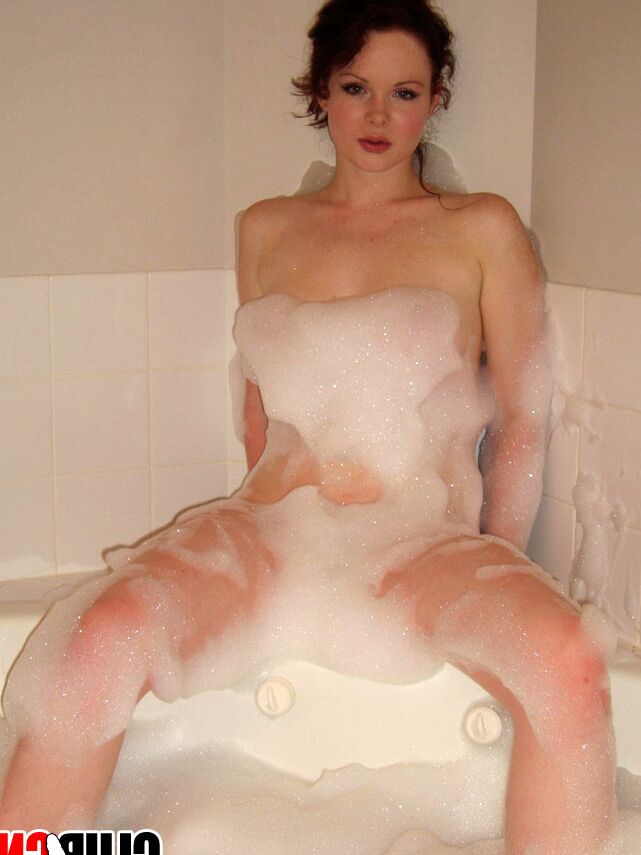 12P Club GND Cute Lana relaxes in a bubble bath