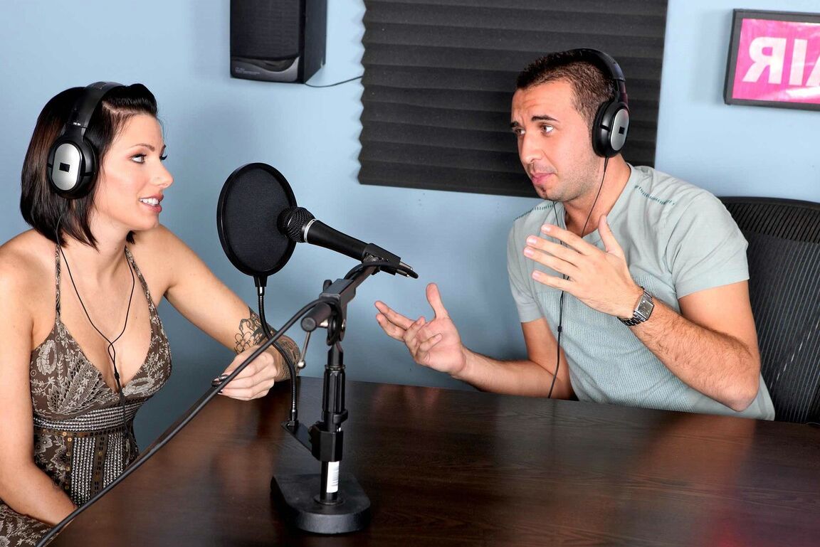 21P Latina wife Juelz Ventura fucks a local DJ to get revenge on her hubby