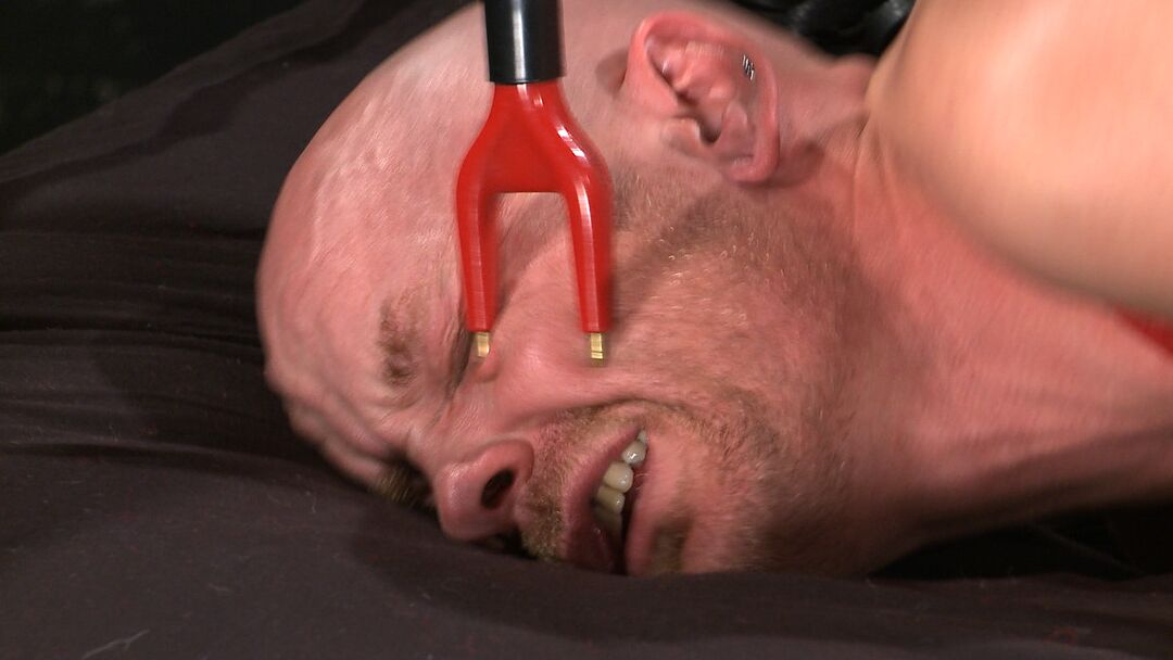 14P Captive Male Chad Rock, Mz Berlin