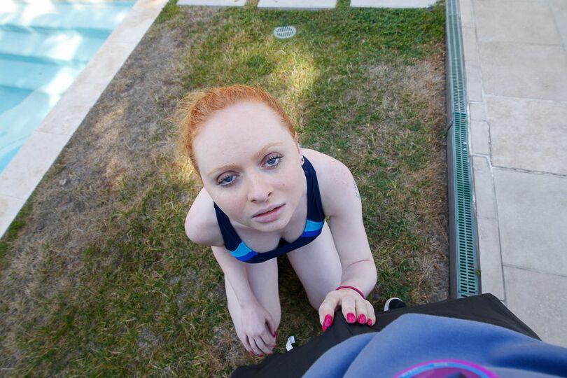20P ruivo pálido Ruby Red dá boquete gostoso à beira da piscina