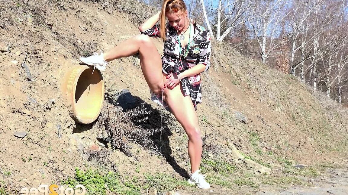 15P Chrissy Fox relieves her pee desperation outside