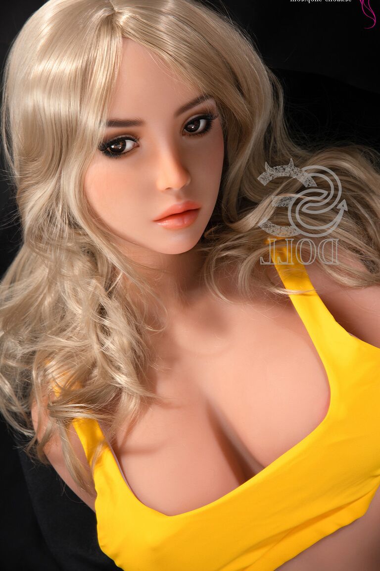 20P Boneca sexual loira de cabelos compridos Jenny se livra de sua roupa gostosa e posa nua