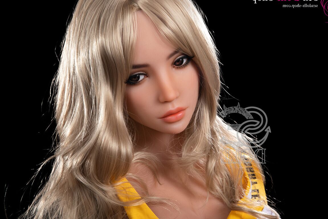 20P Boneca sexual loira de cabelos compridos Jenny se livra de sua roupa gostosa e posa nua