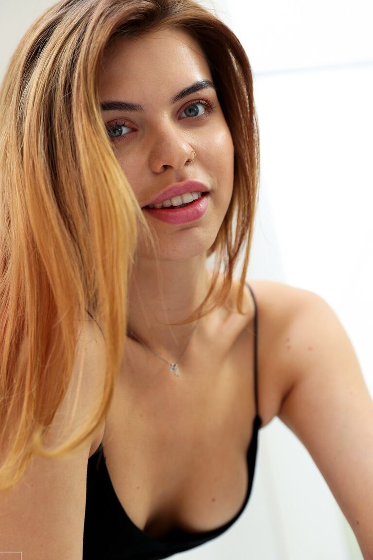 21P Nubile Films Эмили Майерс, Майкл Флай
