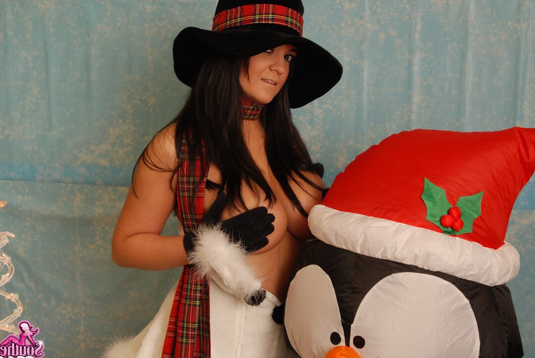12P Colección de chicas sexys que se ponen traviesas en Navidad con sus atuendos navideños