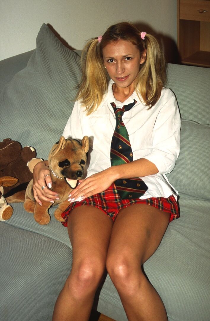 15P Club Seventeen Teen e um cachorrinho de pelúcia