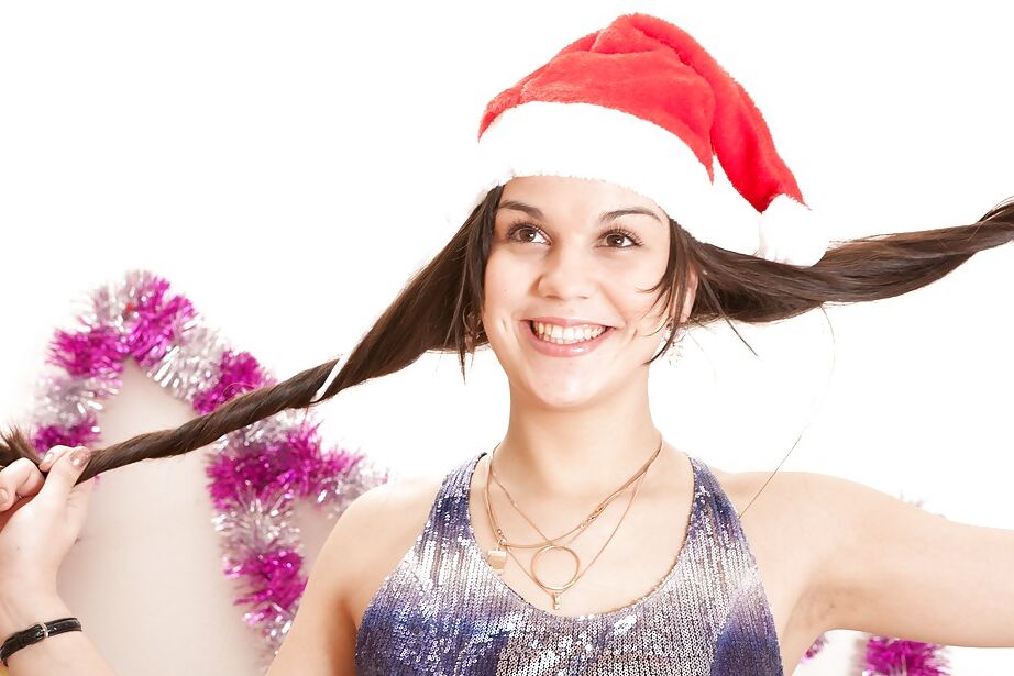 16P Ajudante do Papai Noel, gata Evelyn tira a roupa para brincar solo de buceta peluda