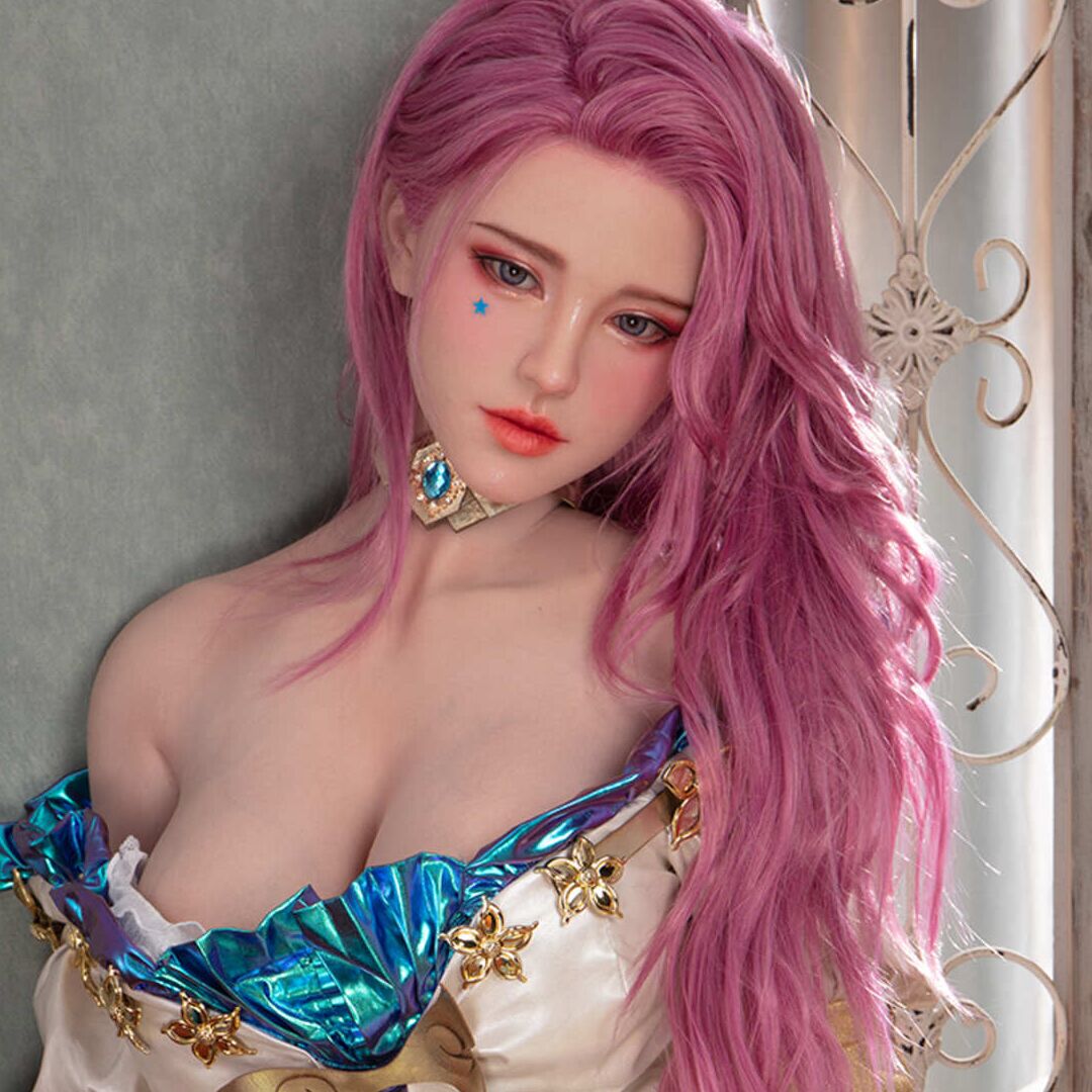 21P Muñeca sexual parecida a una diosa con cabello rosado se burla con hermosos atuendos