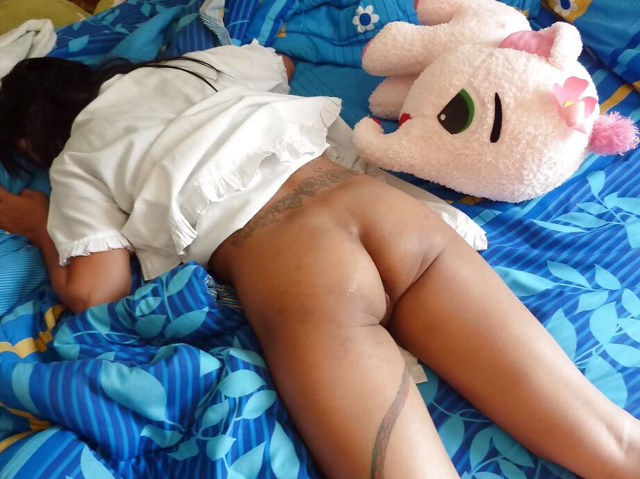 12P Chica asiática tatuada Me golpean al estilo perrito y reciben semen en el ano prolapso