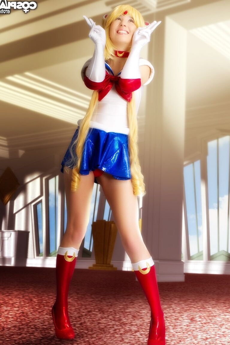 Entusiasta asiática de cosplay 12P libera sua buceta lisa durante ação solo