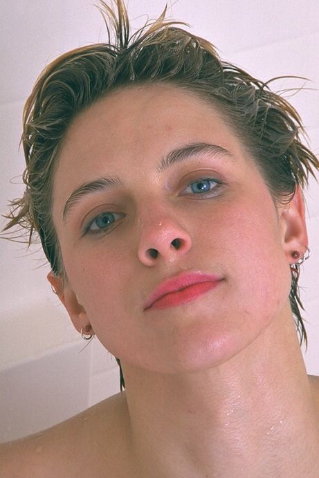 16P Elisa is just taking a shower and showing her hairy pussy here