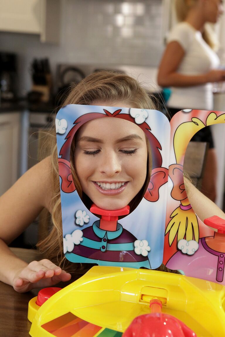 17P Lilly Ford e sua irmã são pegas pela mãe chupando o pau do meio-irmão