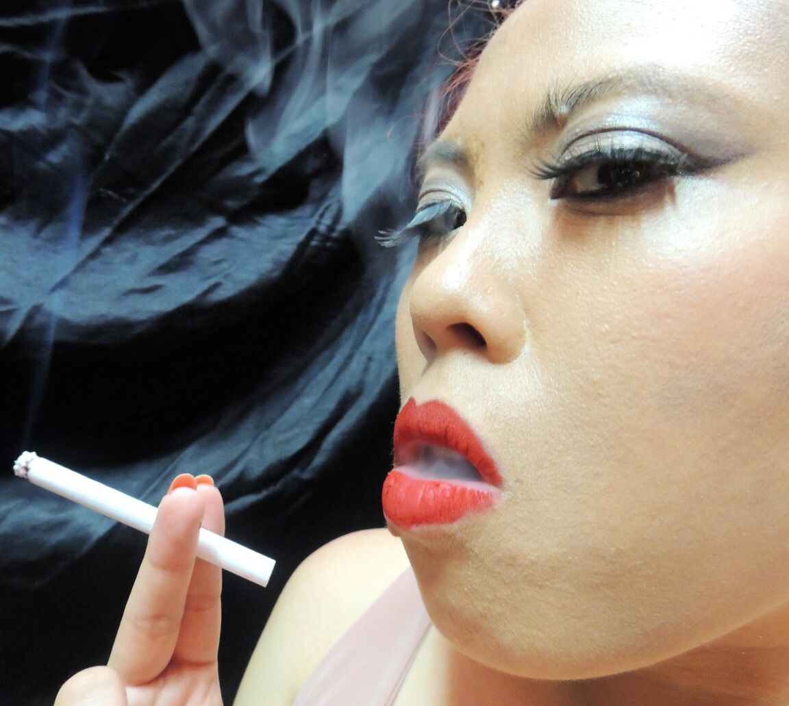 16P Fumar Sensual 001 Asiático,Fetiche,Fumar