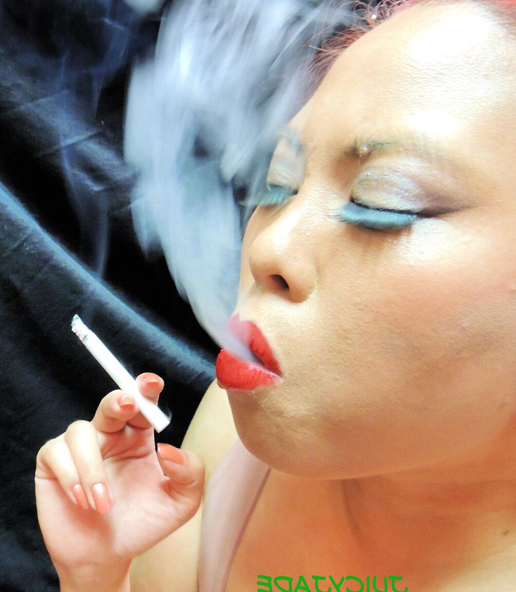 16P Fumar Sensual 001 Asiático,Fetiche,Fumar