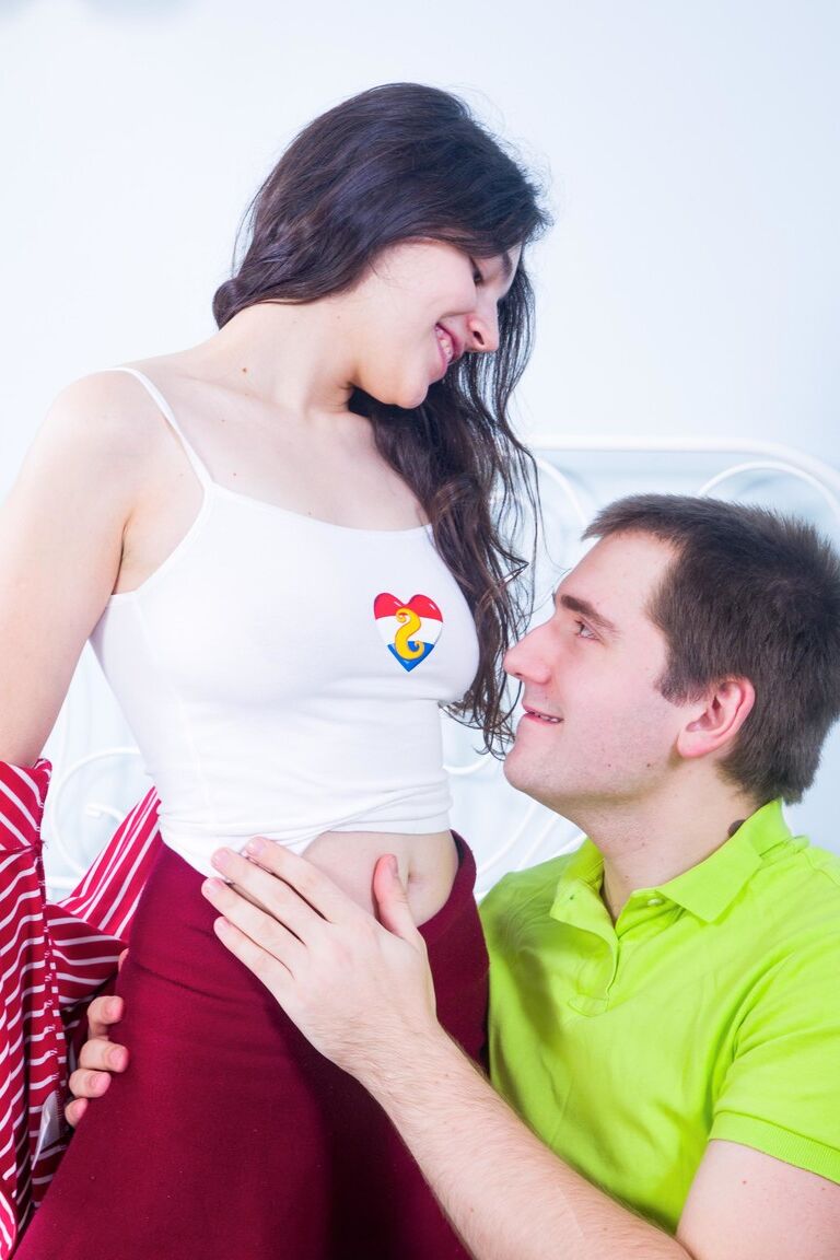 Anabel, jeune latina 21P, profite d'une baise hardcore passionnée avec son nouveau petit ami.