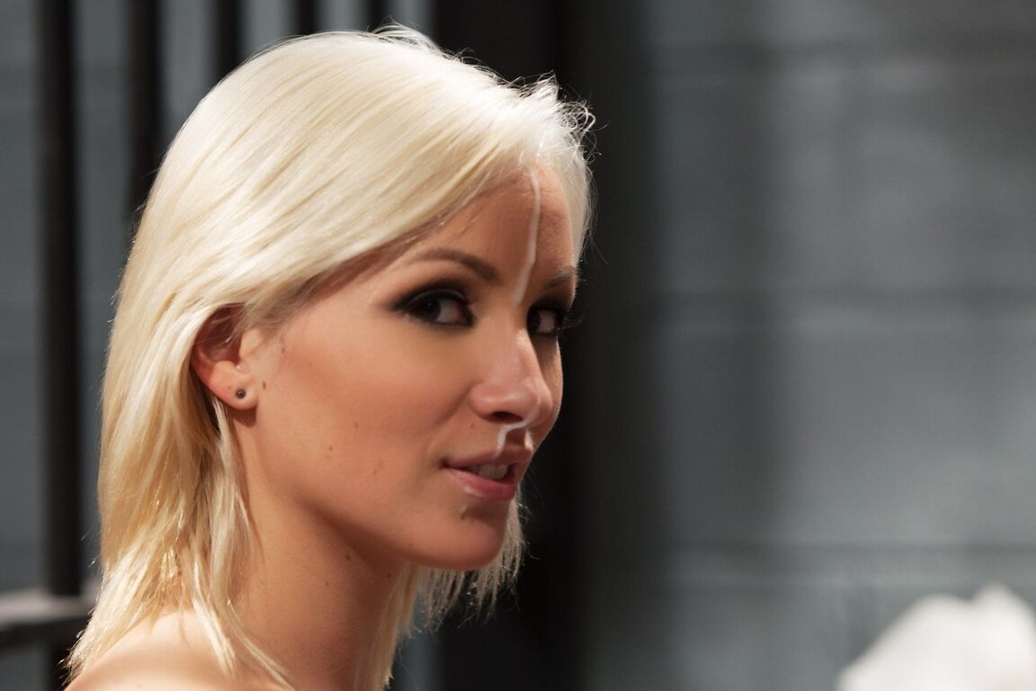 17P Die blonde Insassin Lexi Swallow wird von einem Gefängniswärter gefickt und ins Gesicht gespritzt