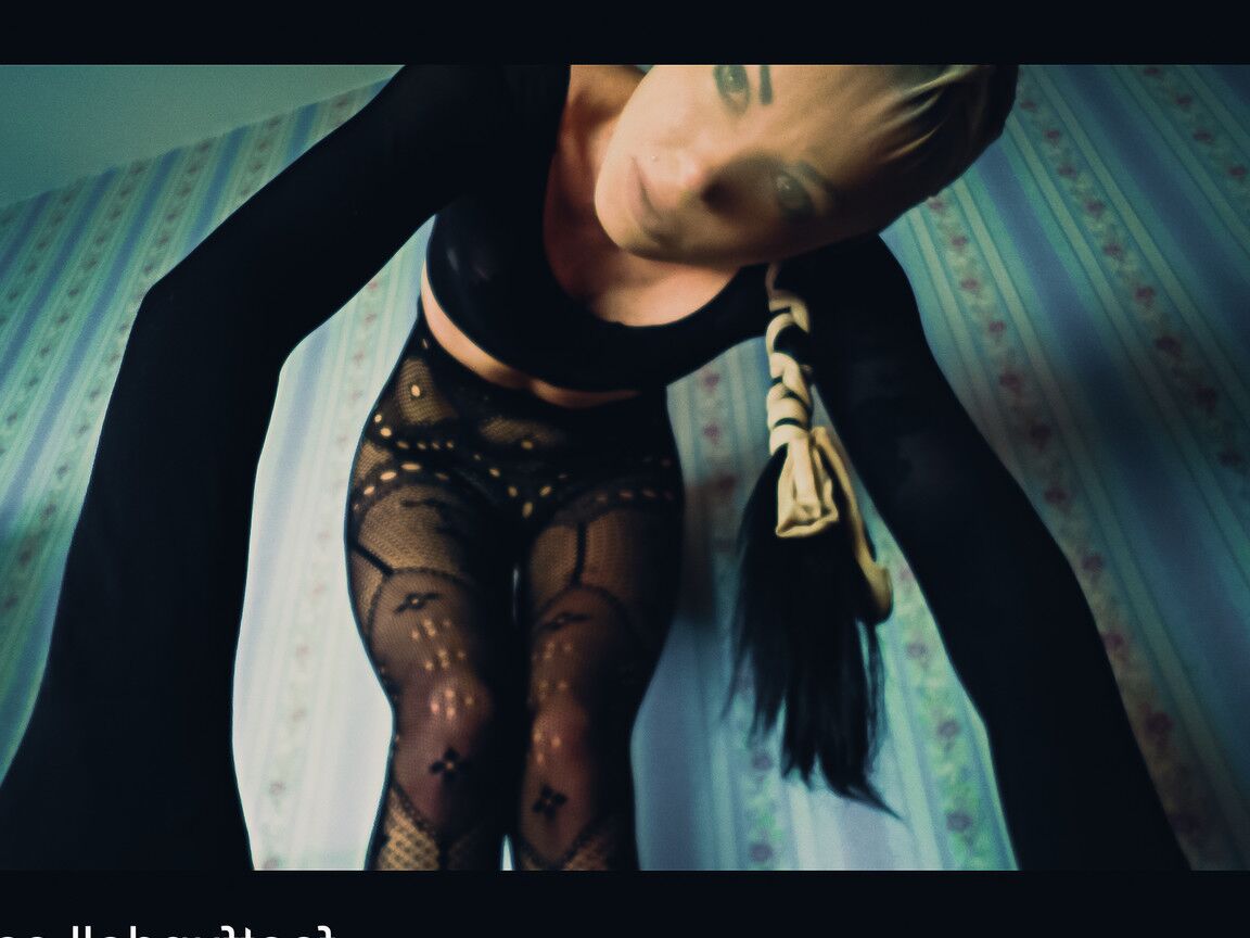 15P Kinky babe in lacy fishnets Lisa Dove poses with a nylon stocking on her head