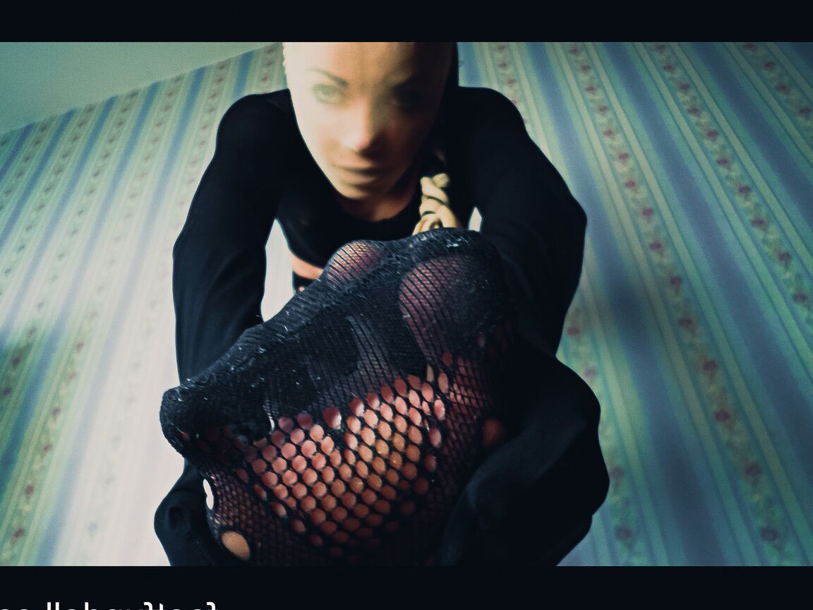 15P Kinky babe in lacy fishnets Lisa Dove poses with a nylon stocking on her head
