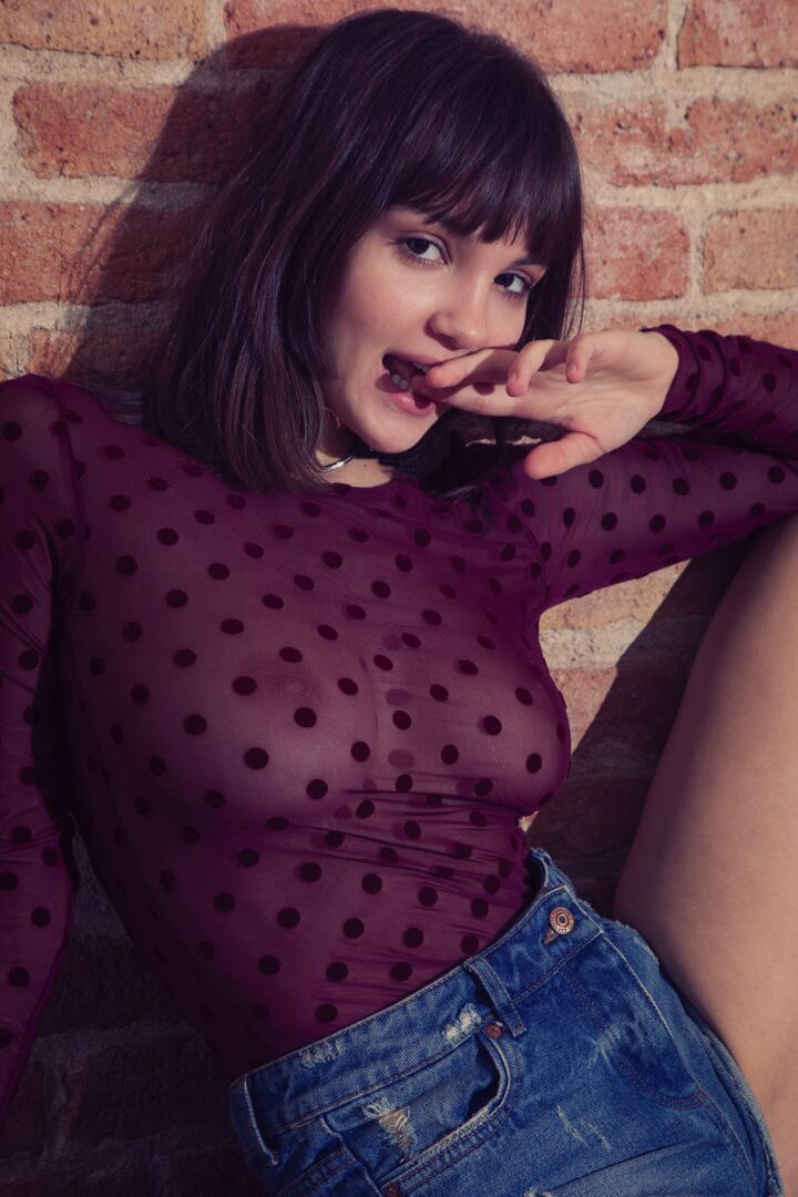 10P Cute teen Lara Masier uncovers her full breasts while getting bare naked