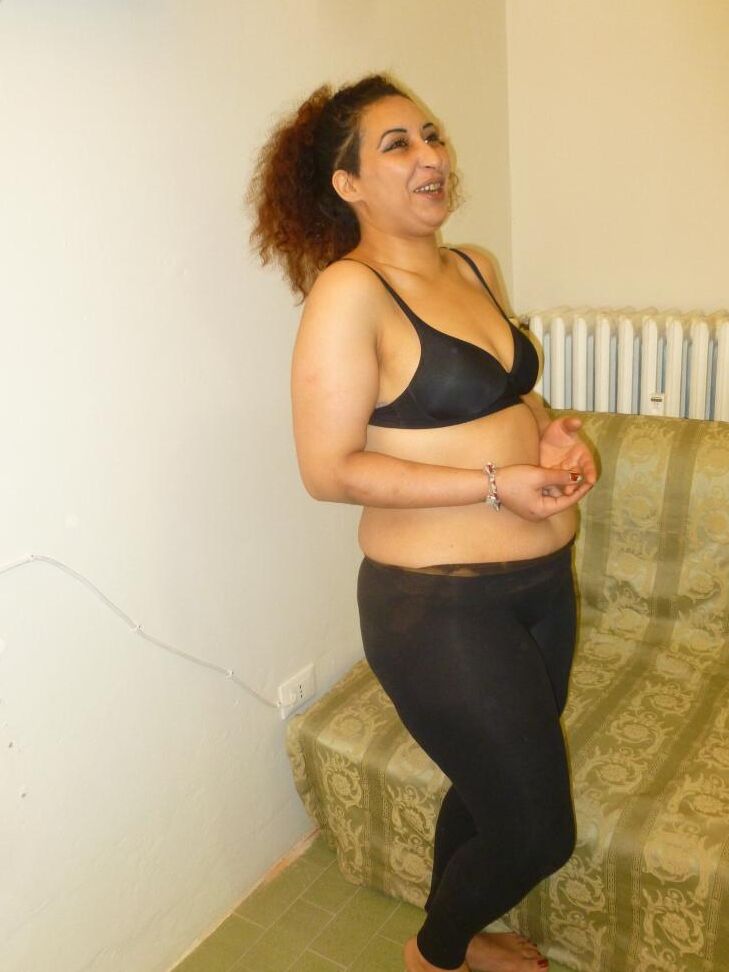 17P Belleza europea gordita y sexy hace una mamada antes de follársela
