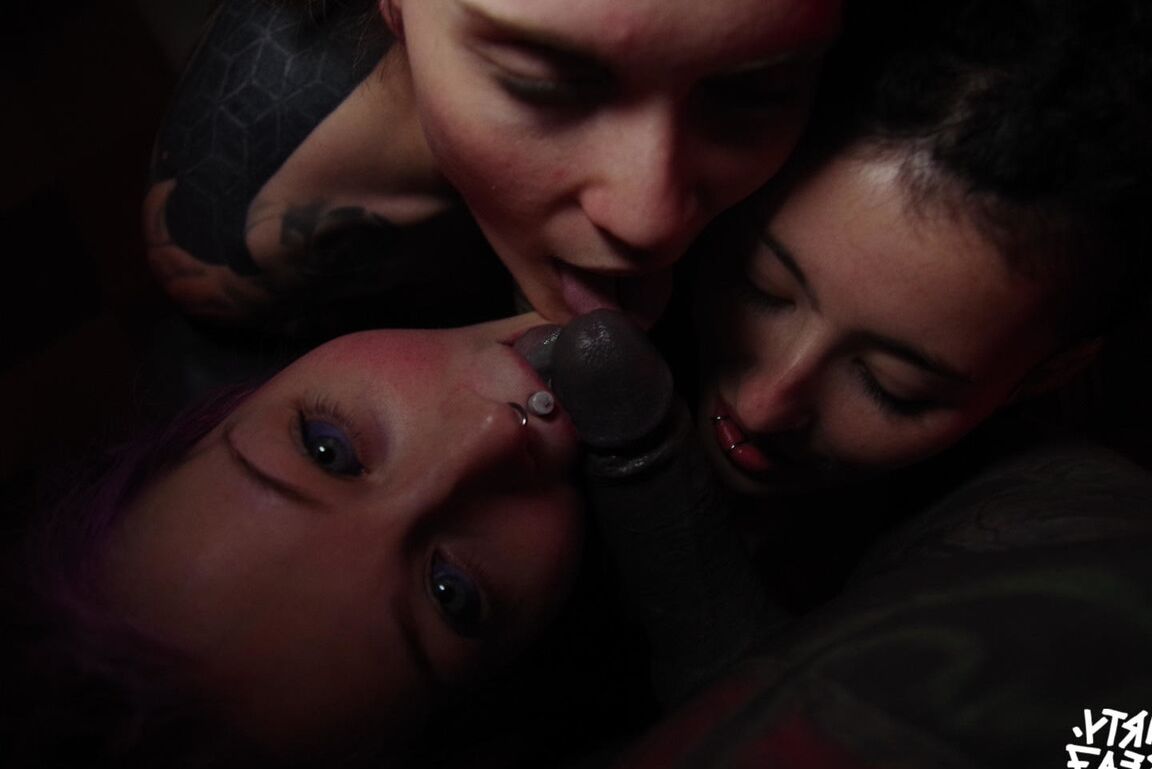 16P Three alternative girls share a tattooed penis during close up action