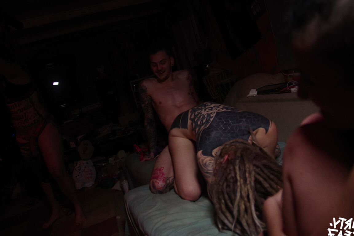 16P Three alternative girls share a tattooed penis during close up action