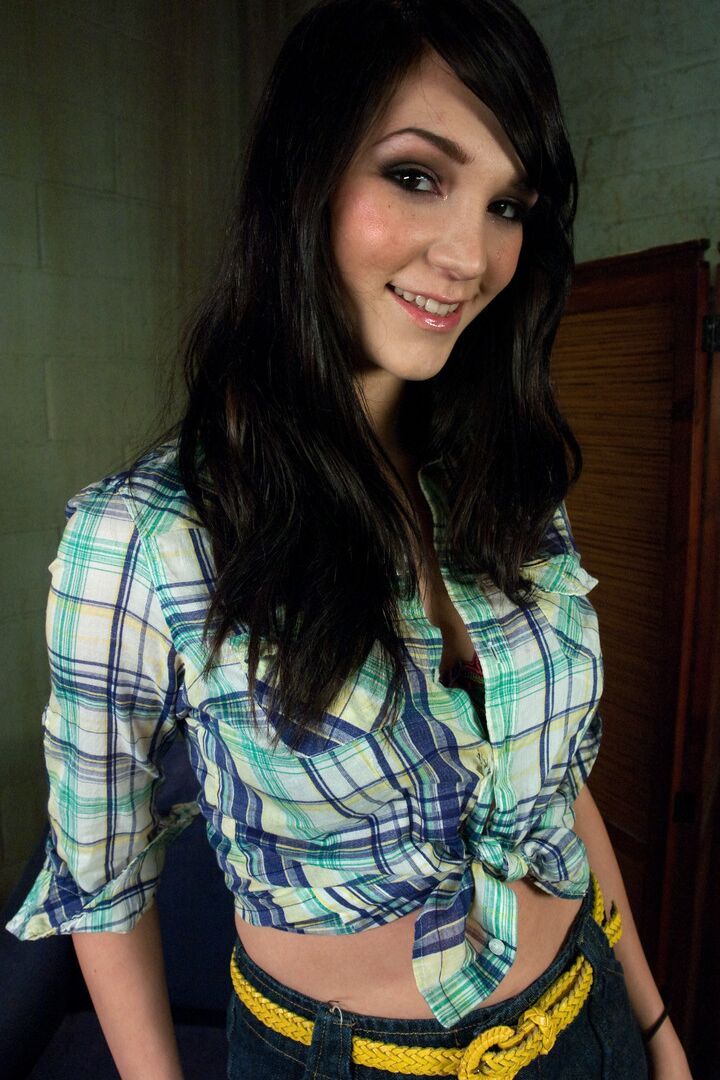 21P Fucking Machines Holly Michaels