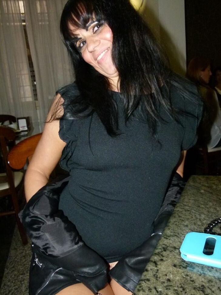 17P Garota amadora sacanagem Floriana chupando pau antes de ser fodida com força
