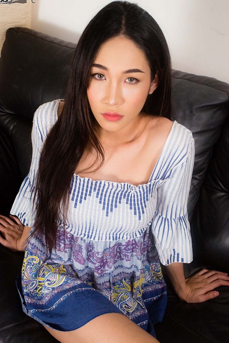 16P Asiático TGirl Gema