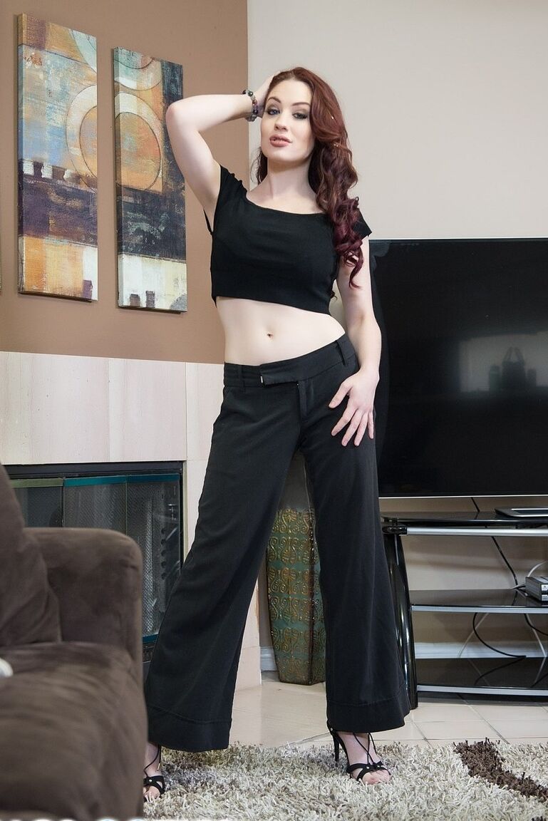 20P Redhead beauty Jessica Ryan gets down on knees and pleases monster dick