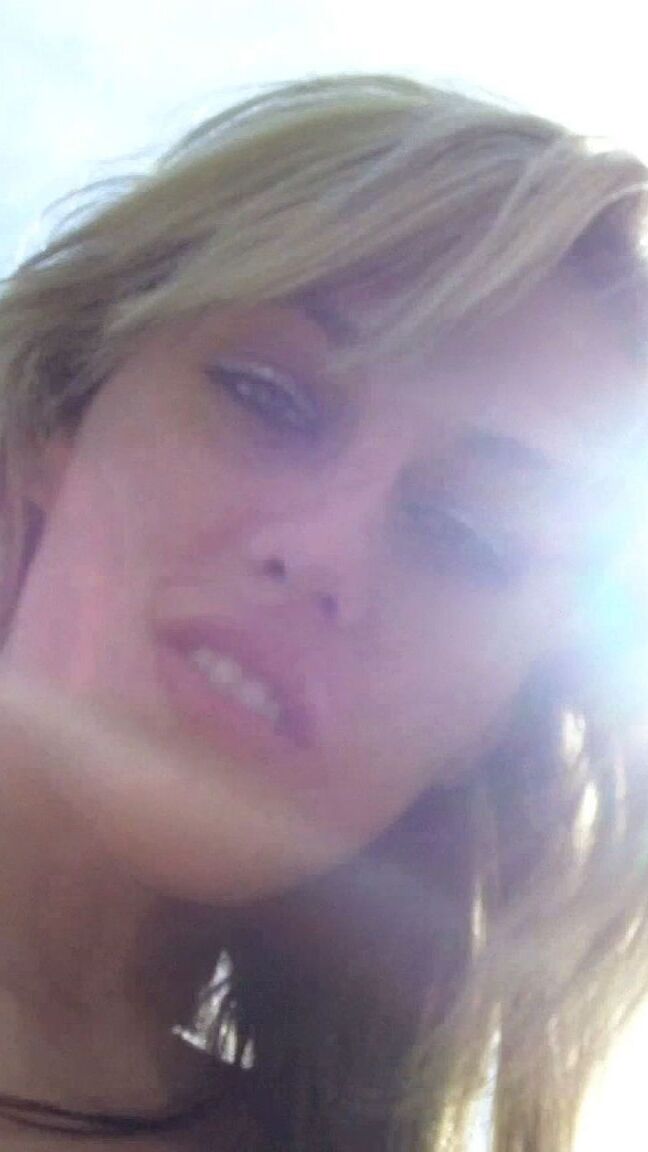 20P Heiße Blondine wird beim nackten Upskirt erwischt