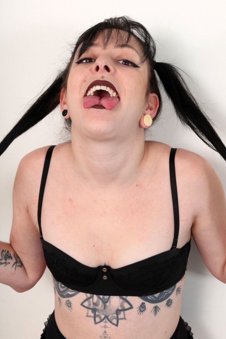 16P Asss batendo para a super vagabunda francesa Oxanne