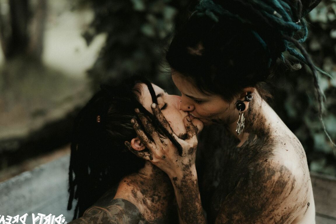 16P Lesbianas muy tatuadas Illuz