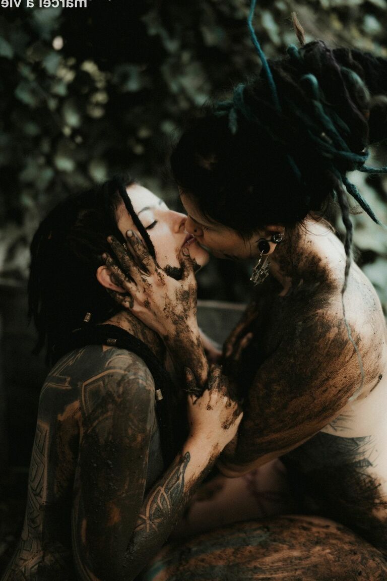 16P Lesbianas muy tatuadas Illuz