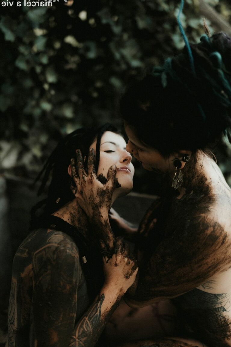 16P Lesbianas muy tatuadas Illuz