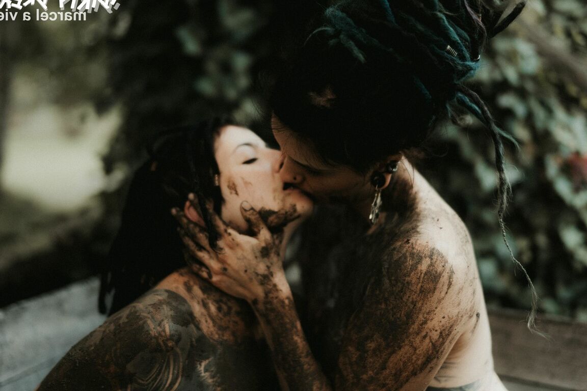 16P Lesbianas muy tatuadas Illuz