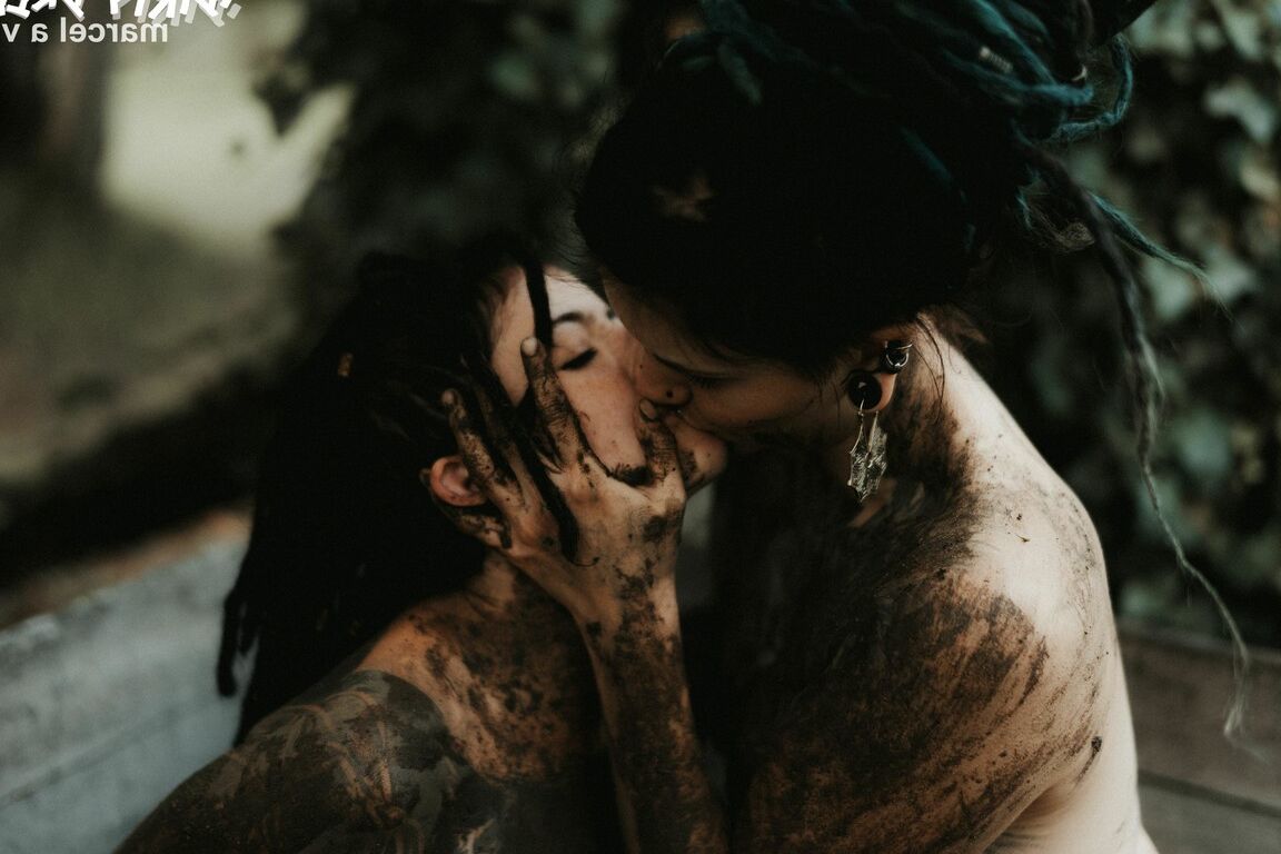 16P Lesbianas muy tatuadas Illuz