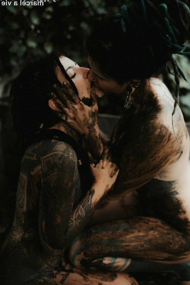 16P Lesbianas muy tatuadas Illuz