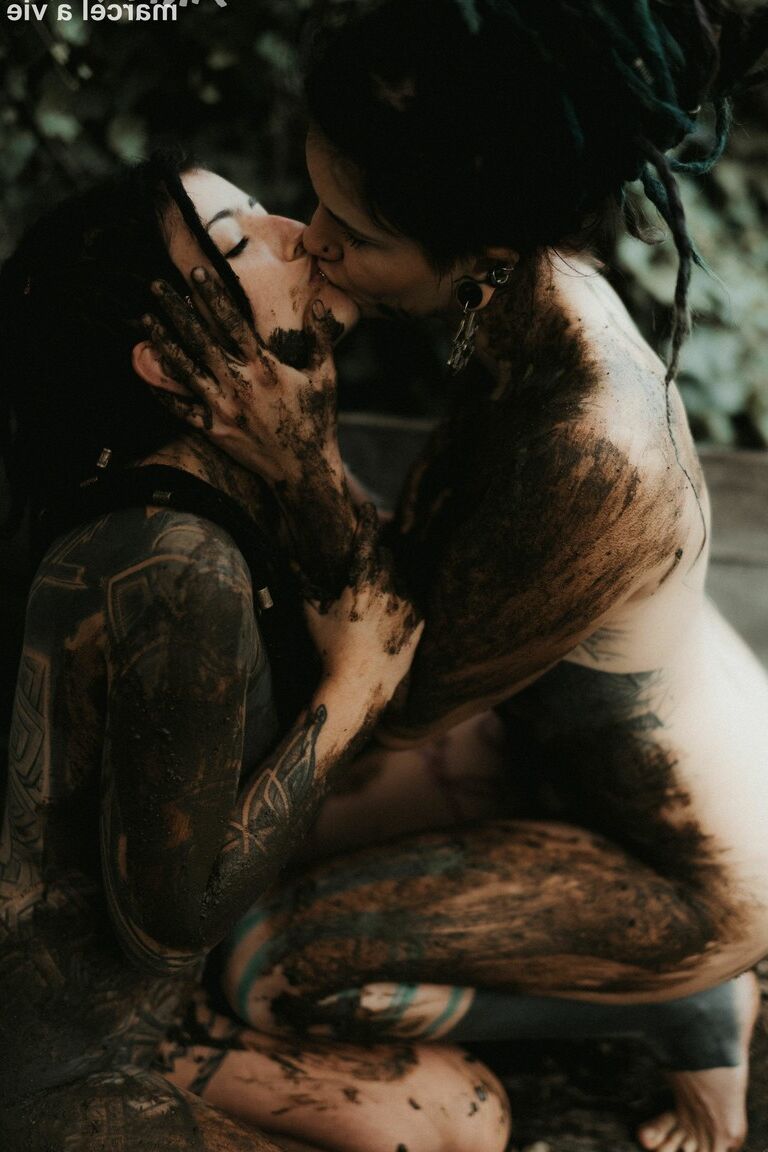 16P Lesbianas muy tatuadas Illuz