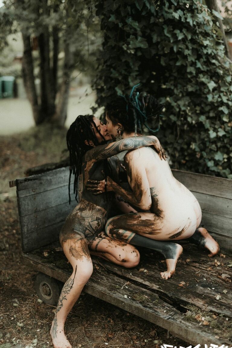 16P Lesbianas muy tatuadas Illuz