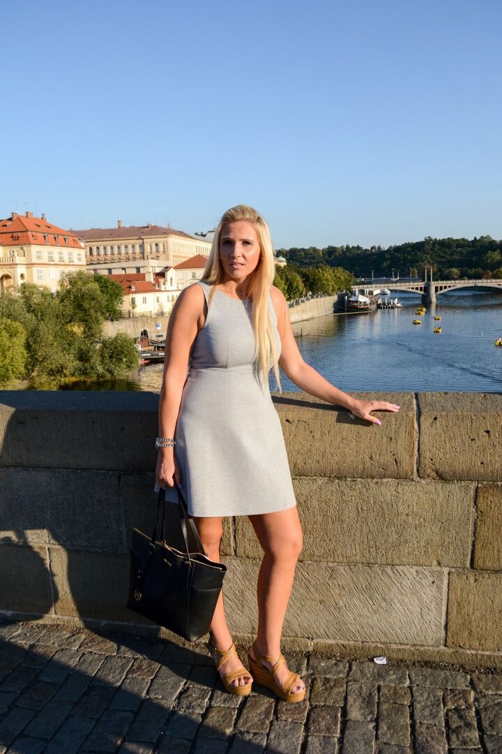 Die 20P-Blondine Kacy Kisha und ihr Mann tauschen ihre Oralsex-Gefälligkeiten aus, bevor sie ficken