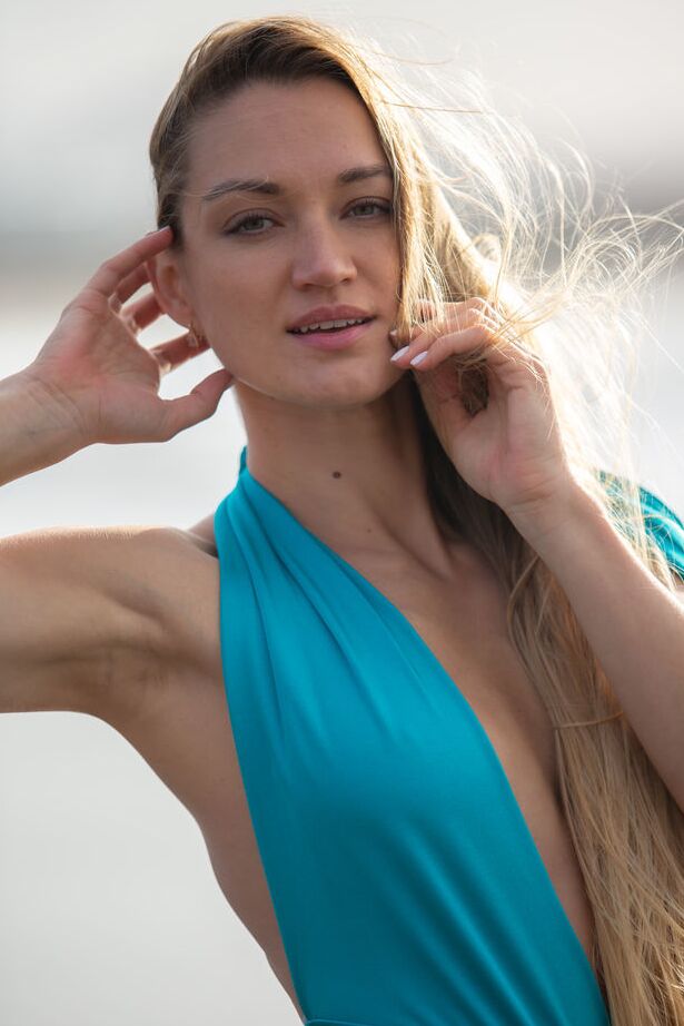 18P Gorgeous Nicole Fox strolls on the beach at dawn, slipping her swimsuit down