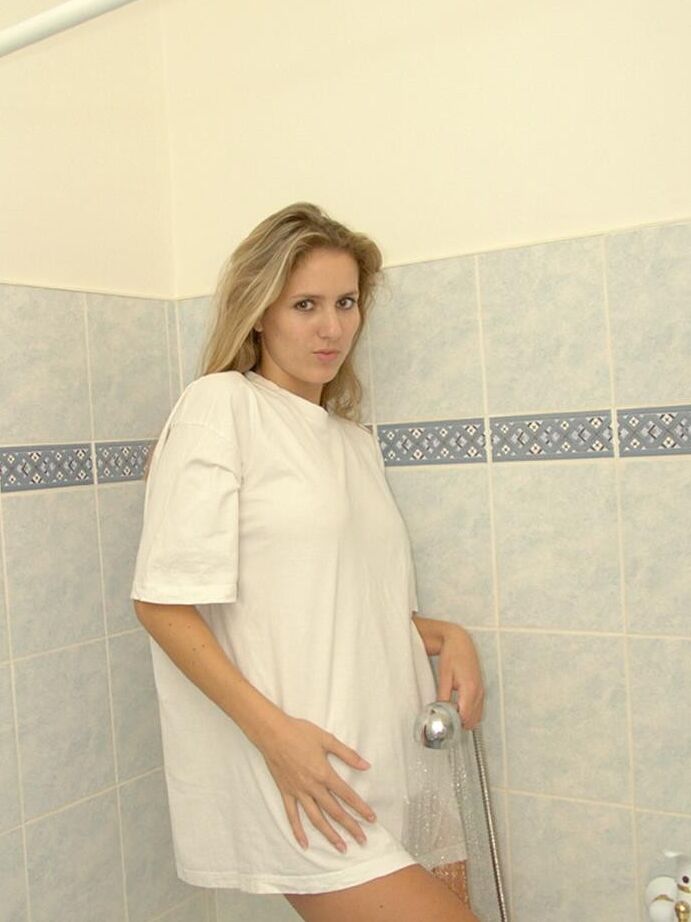 21P Hungarian Honeys Adriana Palen