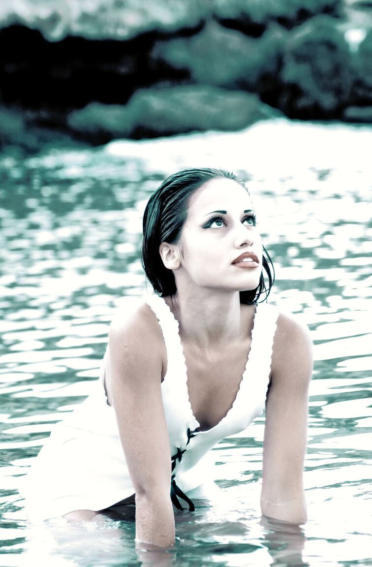 21P Met Art Liliana